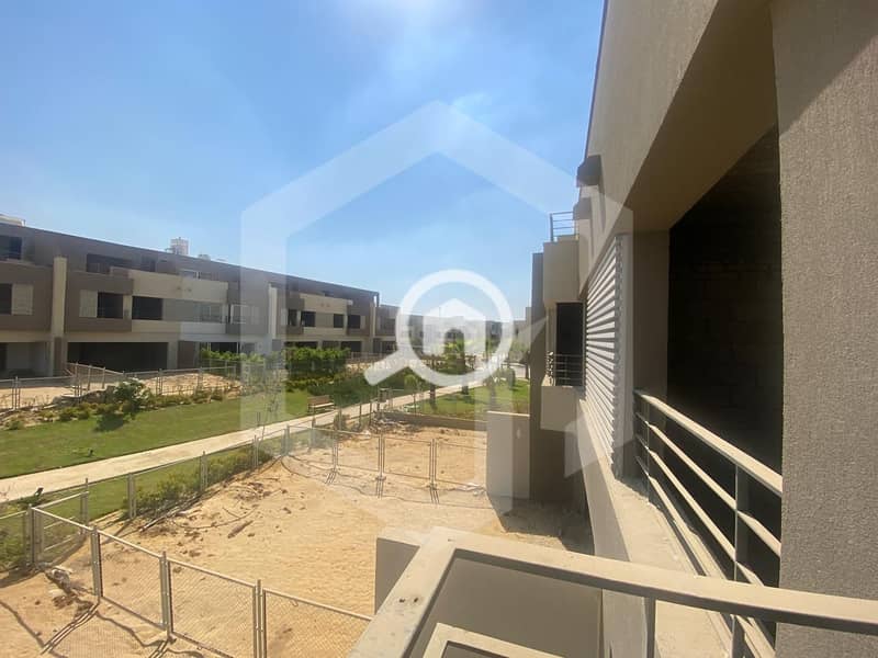 The Crown 1. jpg The Crown 1. jpg