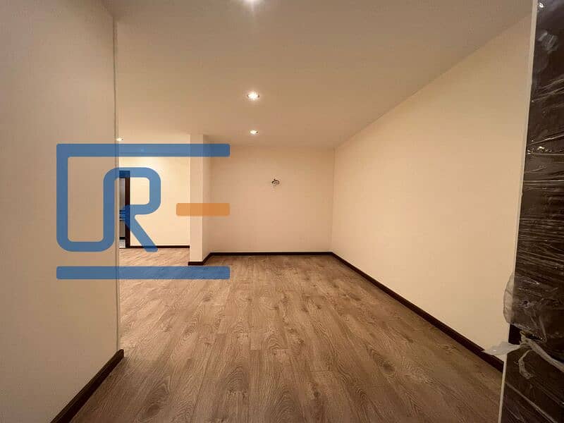 9 09303118-41d8-4d7e-a59c-6428df5eb210. jpg