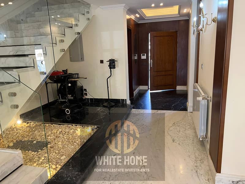 16 7942d01a-3947-4764-9d2a-570b0e618a69. jpeg