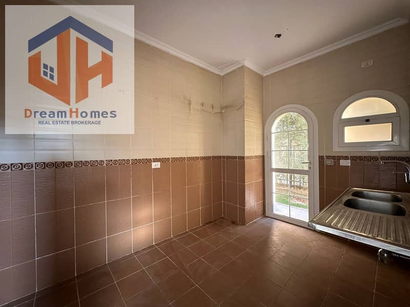 7 a172a0fe-1ca2-44c1-ac6d-ce8510bb2f4b. jpg