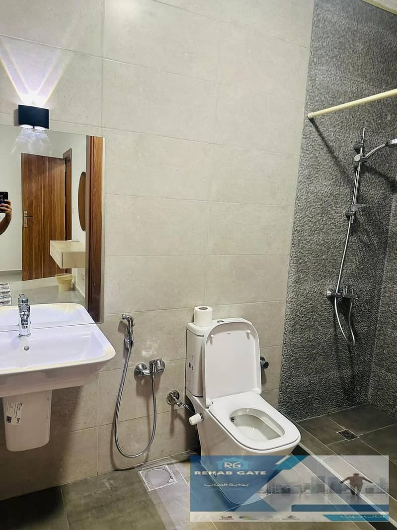 10 bc8f88b3-fd7e-4d3a-ab21-83d6d5ac3847. jpg