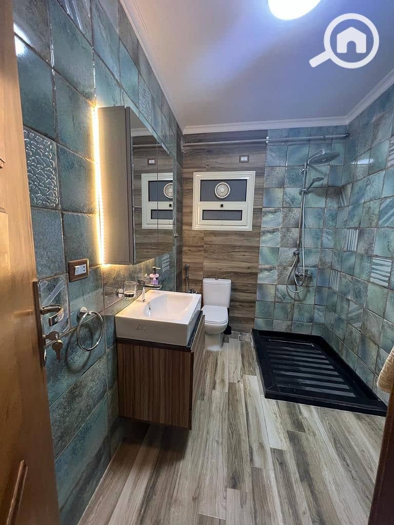 4 4b078161-fa6a-4079-8585-352605e3f864. jpg