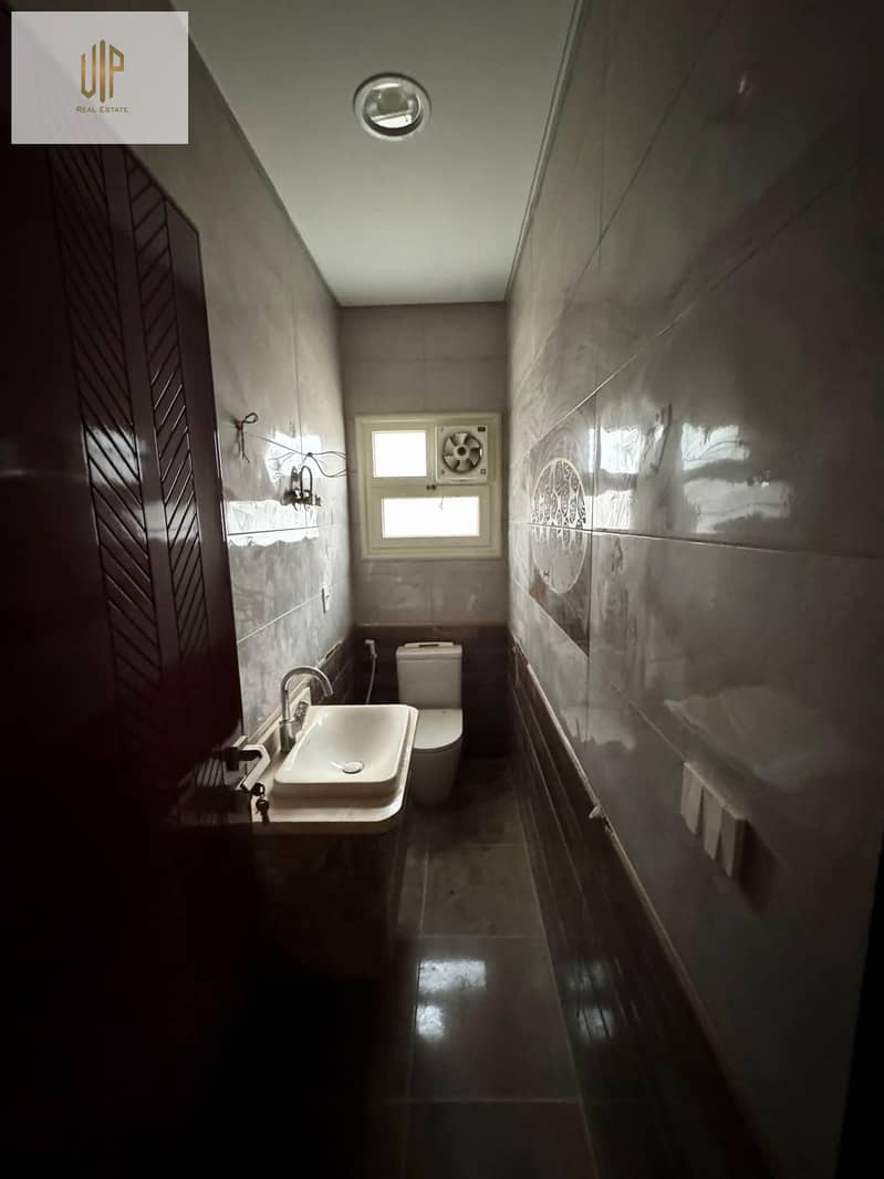 2 WhatsApp Image 2025-10-08 at 09.04. 58_648af75b. jpg