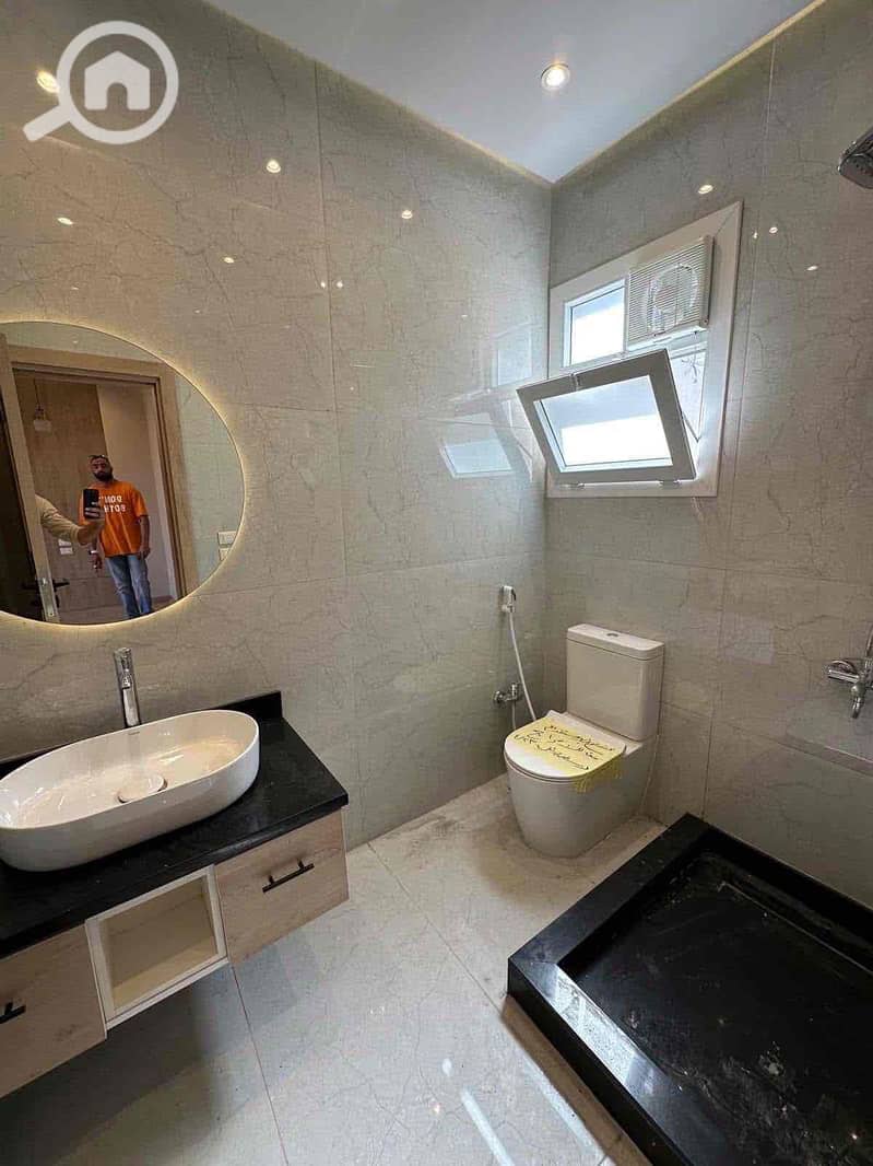 4 4ca71290-0202-4435-a8d5-bc5137881a85. jpg