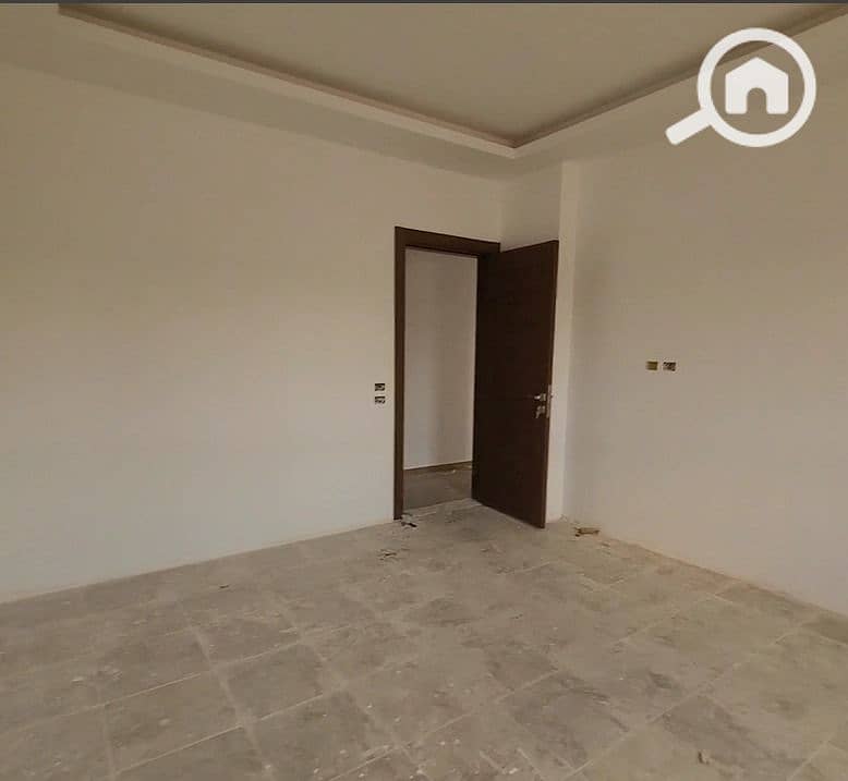 5 f5de850e266642d8968e43ecb671e42c. jpg