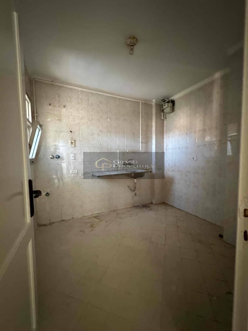 10 e461fb88-838d-4334-8f4b-71f86a4de1cd. jpg