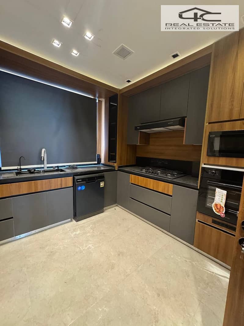 2 WhatsApp Image 2025-10-28 at 03.26. 58. jpeg