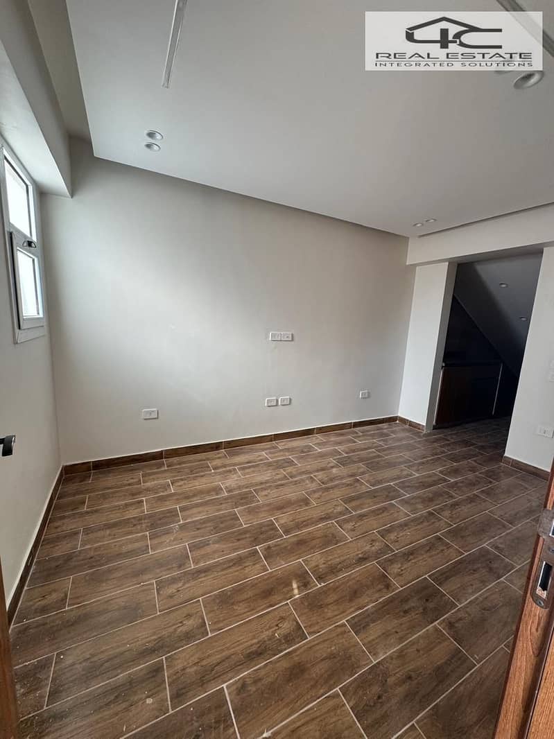 3 WhatsApp Image 2025-10-28 at 03.27. 01. jpeg