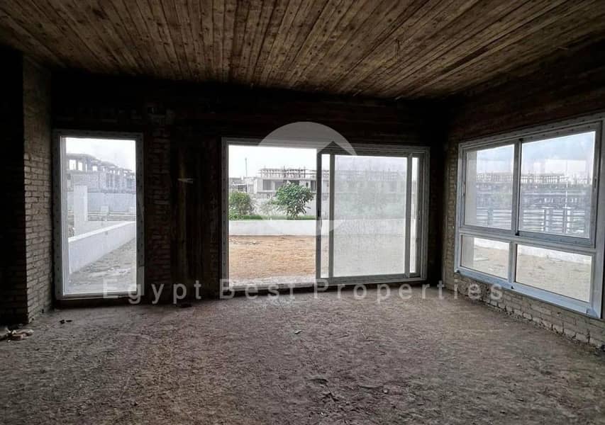 10 e0484ce4-e268-4c5c-be22-5d9d592ecbb3. jpg