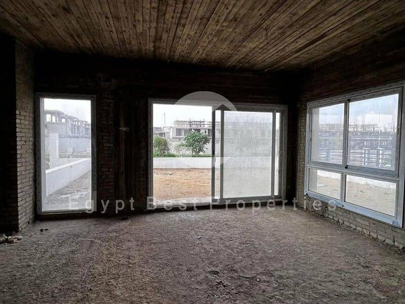 12 e0484ce4-e268-4c5c-be22-5d9d592ecbb3. jpg