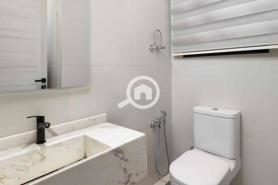 17 e5b120f9-4d5c-49bd-a64c-b7ed2d151250. jpg