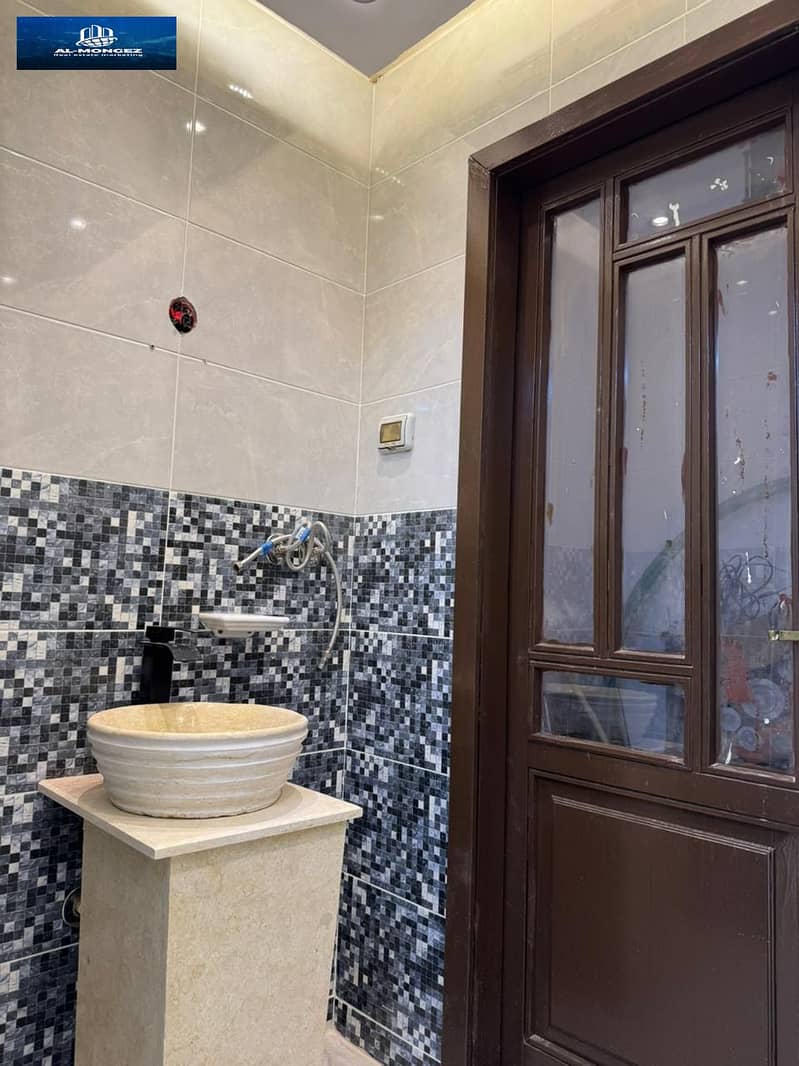 12 0621ae46-4181-4f64-abae-a7e8bf7f58b1. jpg