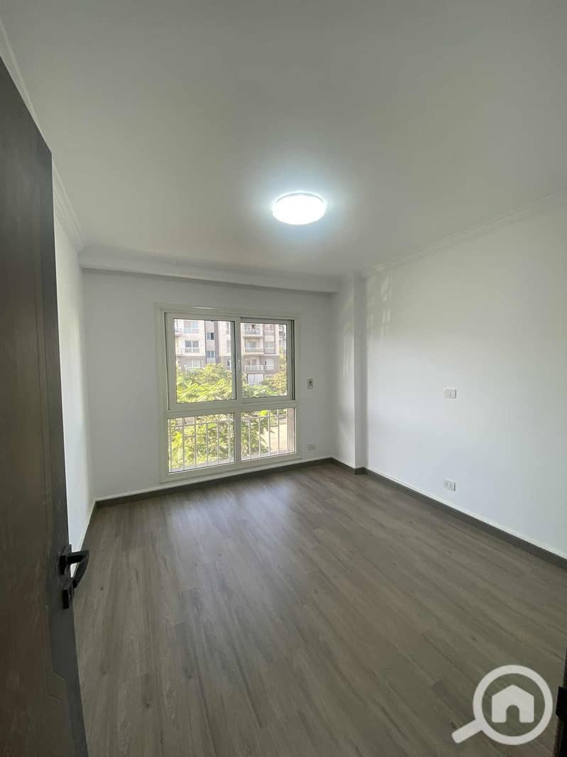 2 WhatsApp Image 2025-10-25 at 15.40. 58_7e2a560c. jpg