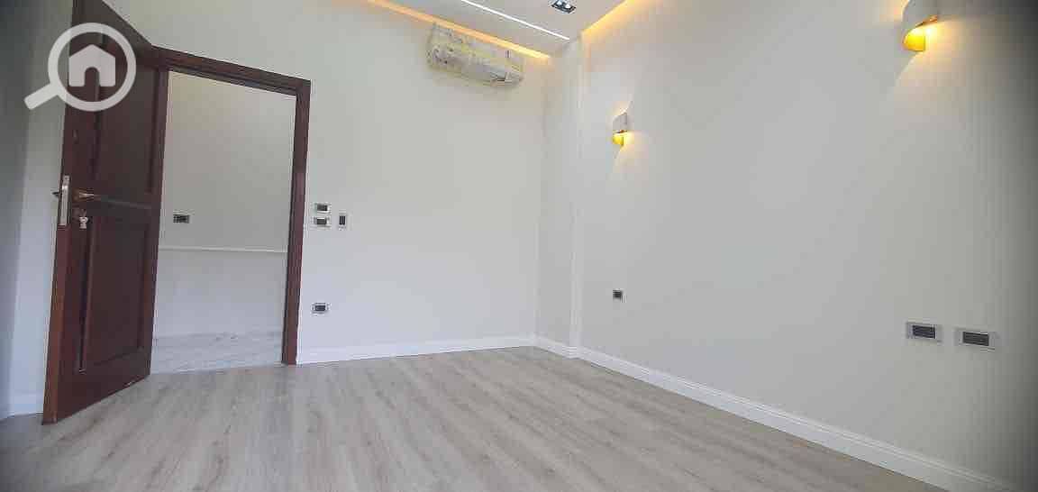 2 e4f33d56-f769-4a2a-b040-8b879bdcdf2b. jpg