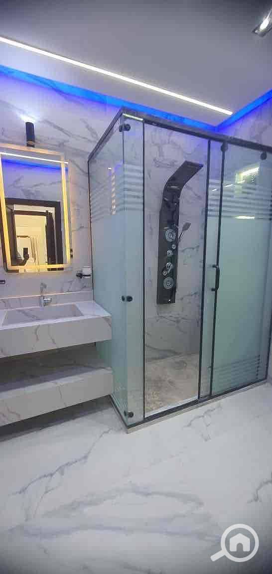 4 b893bb7b-5355-45d2-8dfa-fb5debfa9f54. jpg