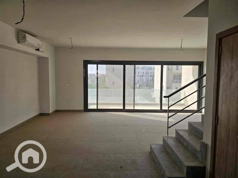 2 0dc5ab72-903c-45c1-ba60-d3315b128de6. jpg