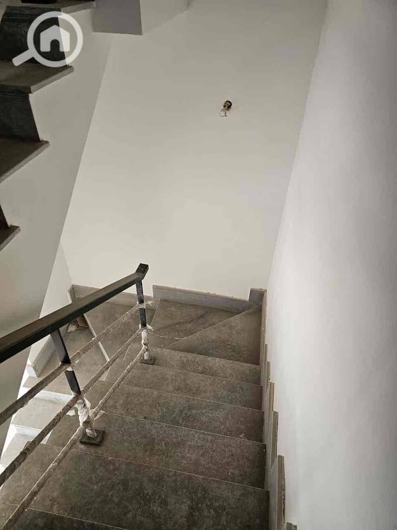 10 8de01099-3c8f-45d9-851b-86adb6785cb2. jpg