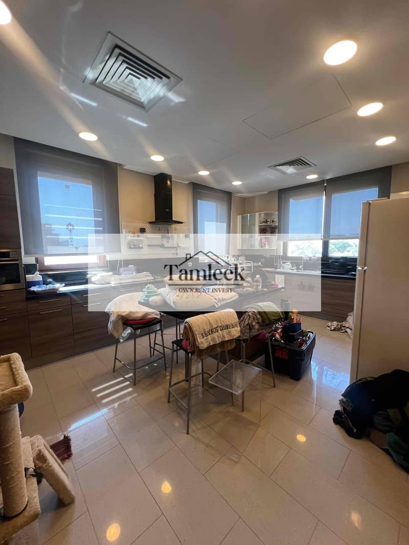 8 03db54f0-69ea-4847-850f-938e94c03cbe. jpg