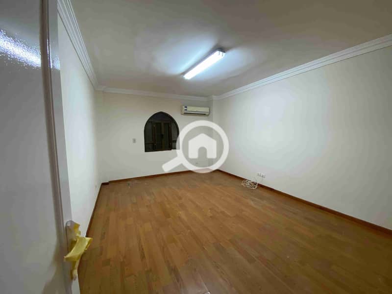 1000585984. jpg 1000585984. jpg