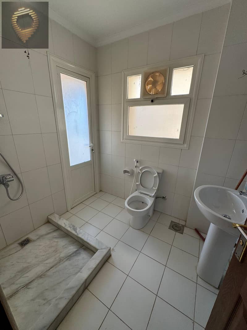 16 WhatsApp Image 2025-10-25 at 18.58. 47_a4e13cc8. jpg