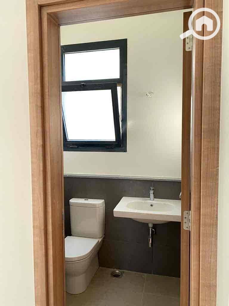 11 e919131b-5792-4d06-8fc3-e3572b54e0ae. jpg