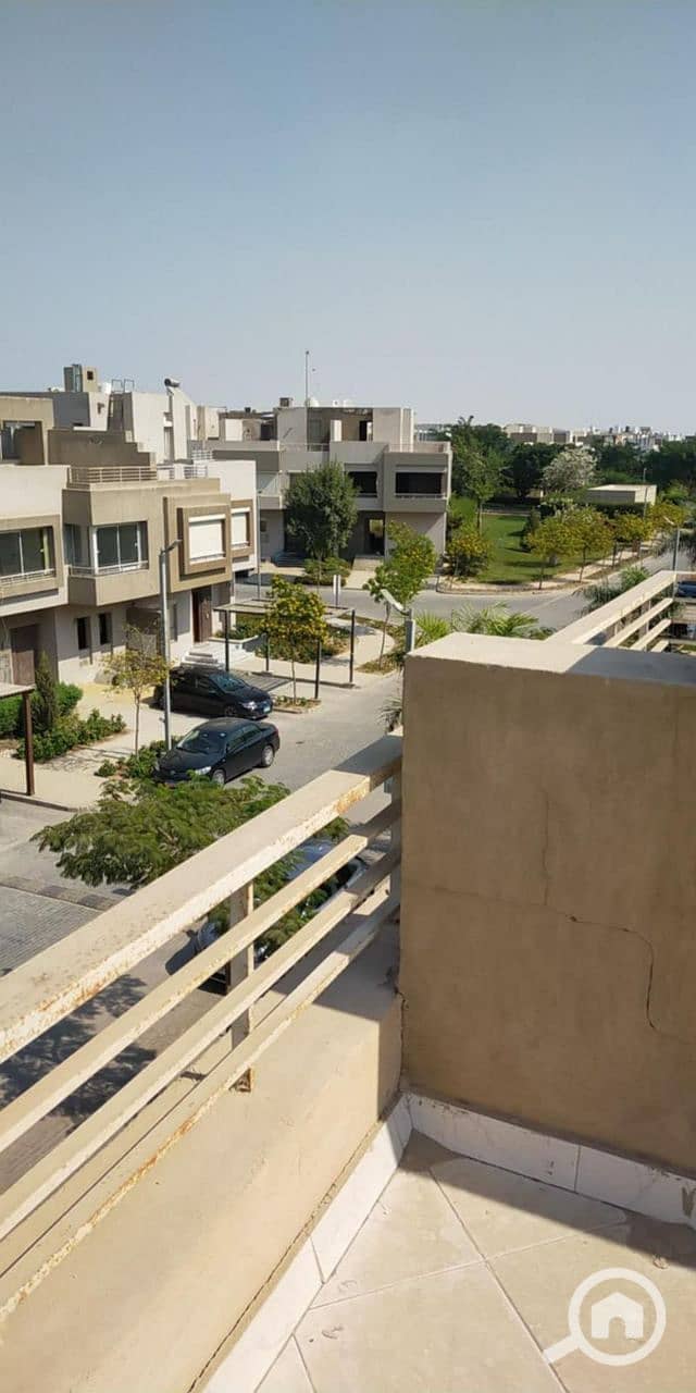 photo_5805363082342550325_y. jpg