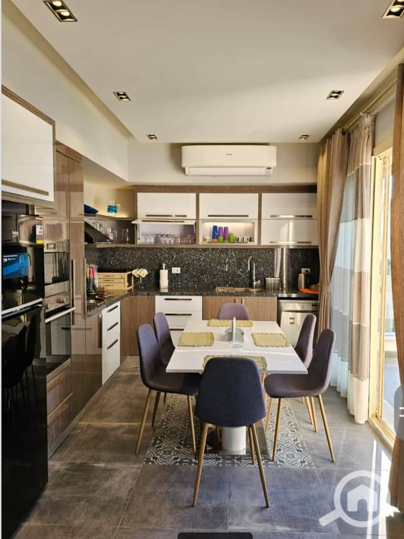 12 233b127b-2140-4466-b42e-270168c6446d. jpeg