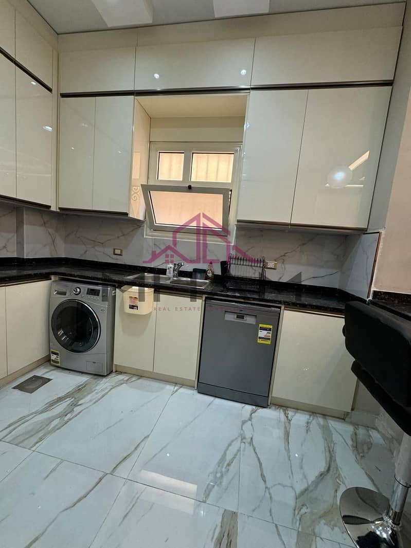 13 photo_5764719441752034163_y. jpg