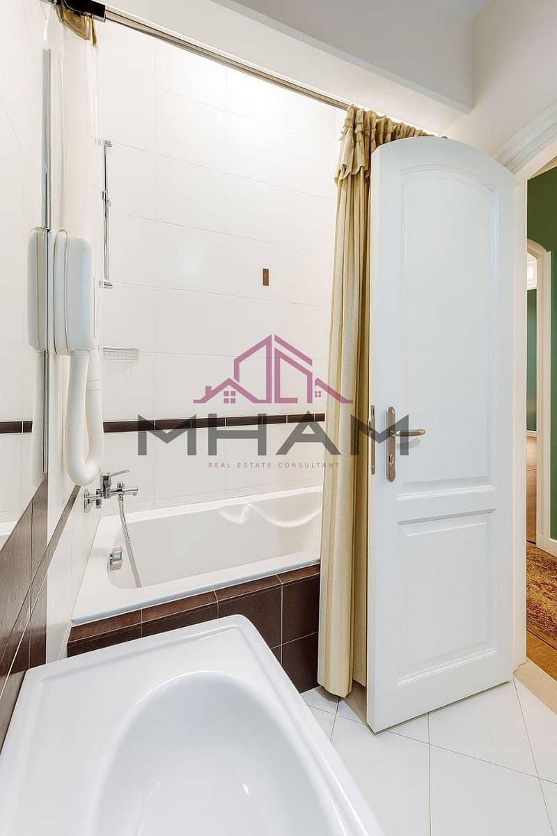 3 photo_6048596031030627667_y. jpg