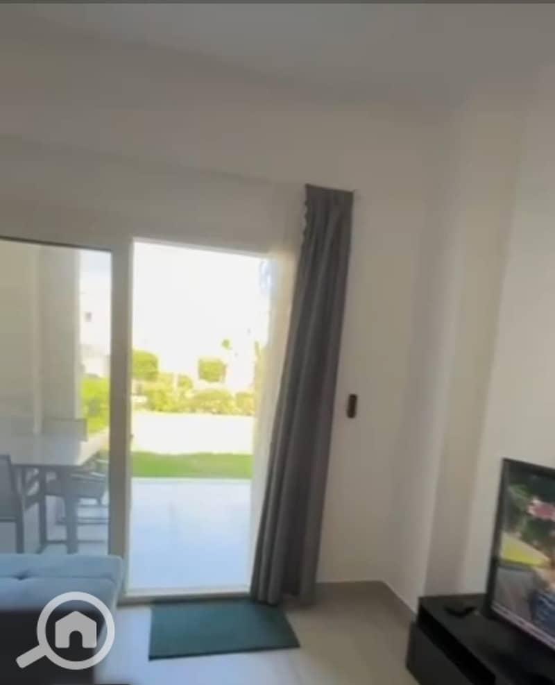 7 54c8253b-0c72-4995-b562-0df8fd7e1b12. jpeg