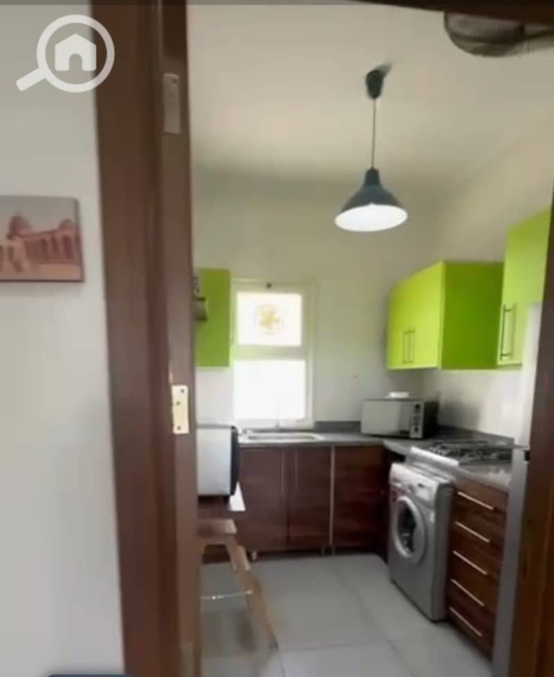 18 b7be21ae-5b44-4c4f-b093-9cc330ec2666. jpeg