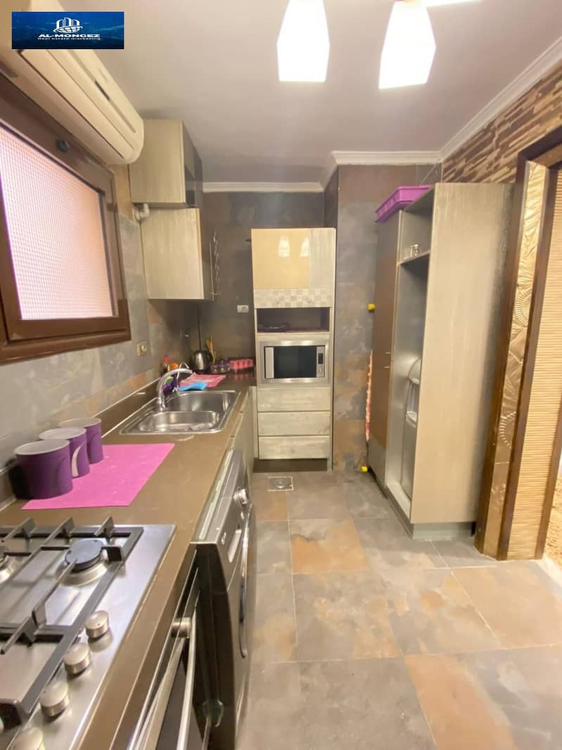 10 b50ff7e1-44c2-4961-bb58-7e0c9db3fa75. jpg