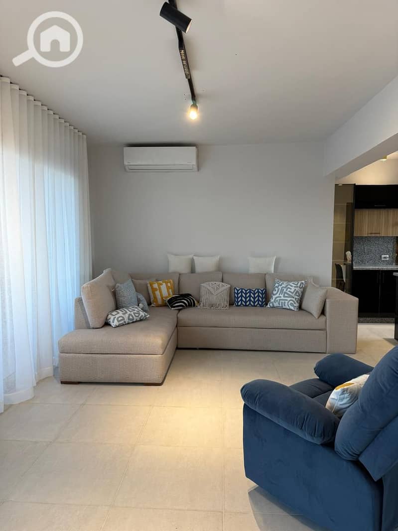 9 photo_5967745088450840933_y (3). jpg