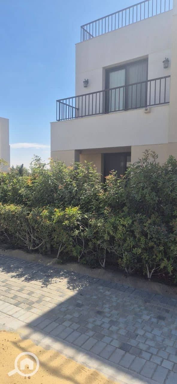 3 photo_5782848842302081095_y. jpg