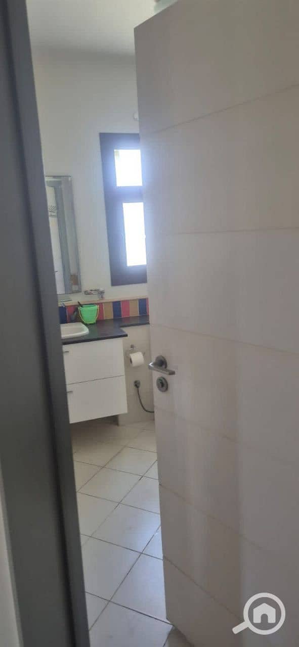 4 photo_5782848842302081088_y. jpg