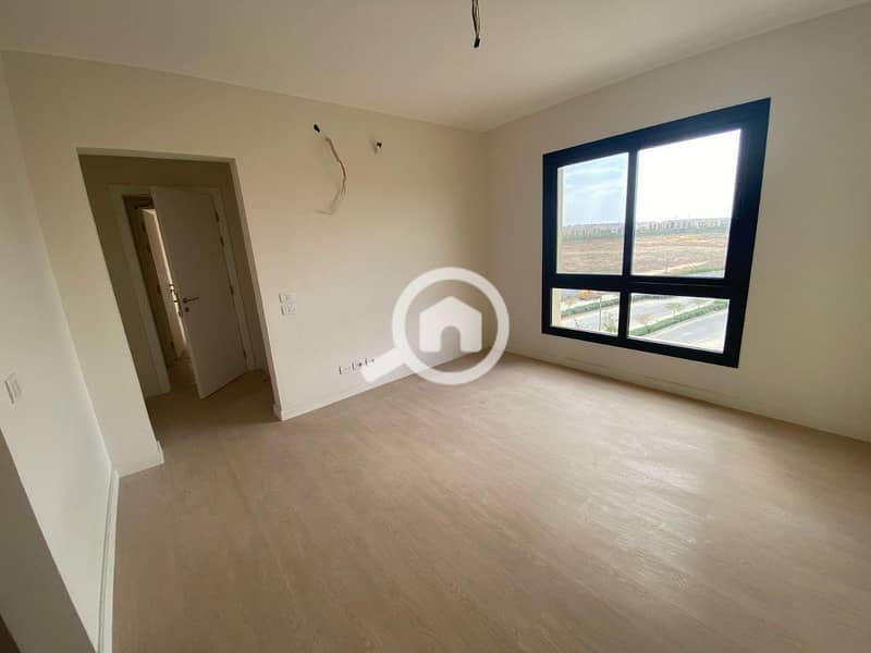 4 photo_6023806480521742208_y. jpg