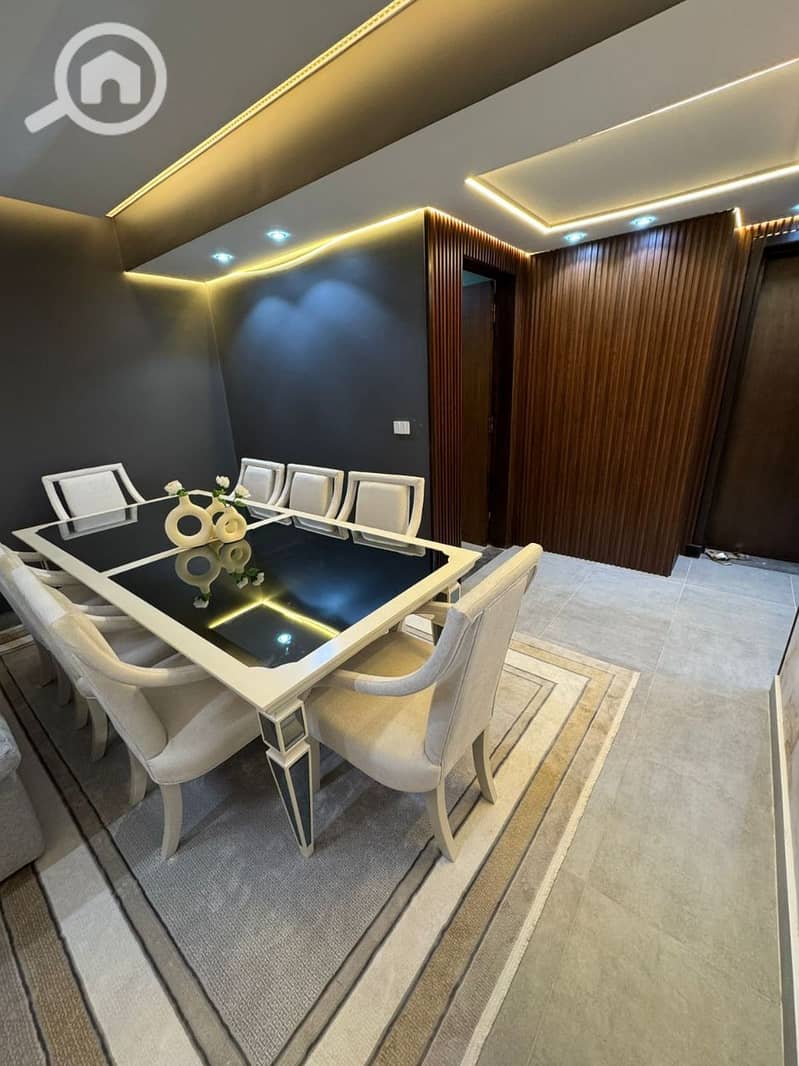 2 photo_5913369239115386968_y. jpg