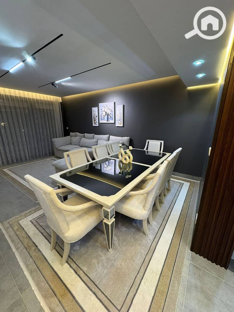 4 photo_5913369239115386970_y. jpg