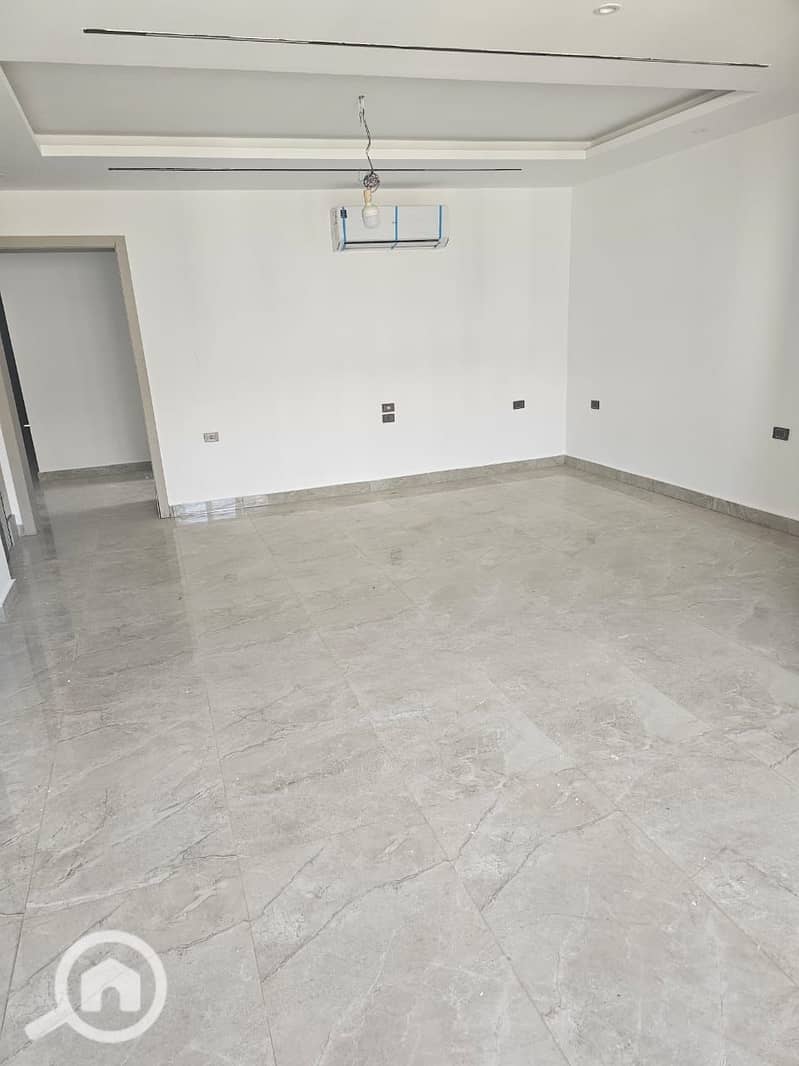 10 WhatsApp Image 2025-10-28 at 17.01. 07_248eafe6. jpg