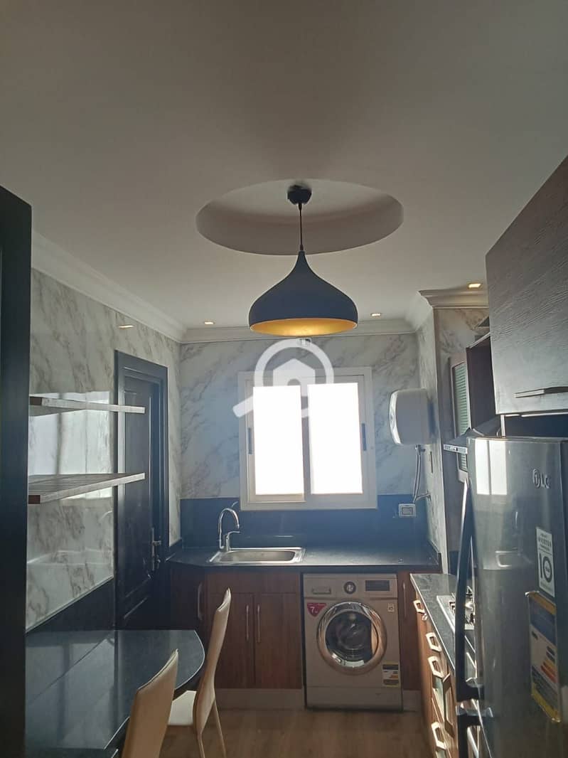 10 28ae71e8-bdb4-4ec5-bcc2-a3f619b76cdd. jpg