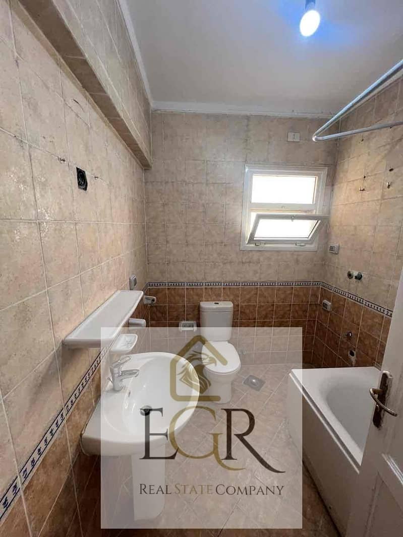 12 5b6921b7-de85-41bb-ba5c-2b7ceb4fdee3. jpg