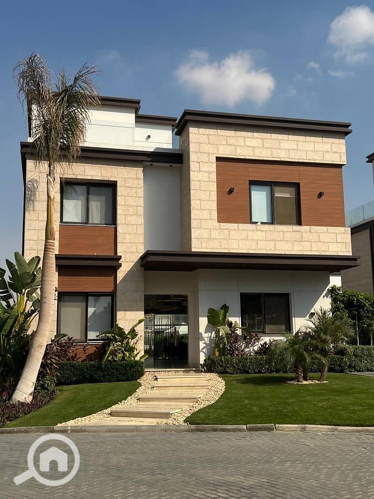 3 7920d2fb-46a8-40b3-a757-d51aa2a10431. jpg