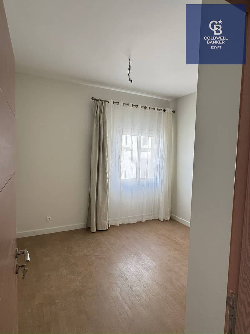 7 f54fa2b5-283d-4491-8c3e-597d70f7efd2. jpeg