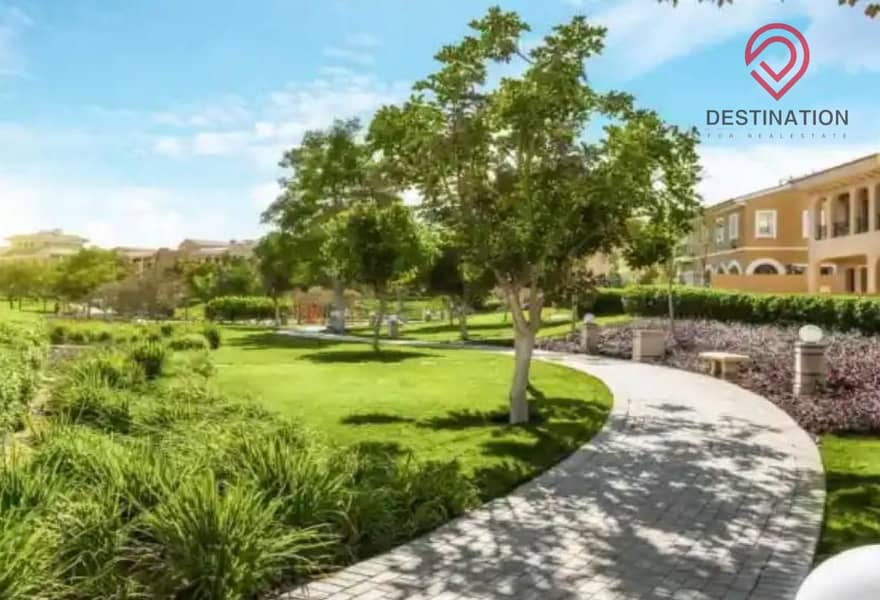 2 8132754-f86d5o. jpg