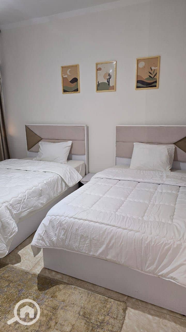 10 9f09b679-3387-43aa-9ceb-127d8d664b43. jpg