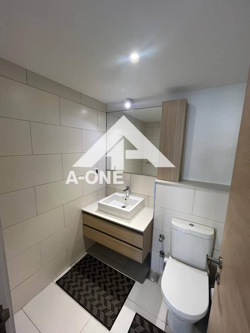 8 afb88ff0-a00e-48d4-8b4c-2c2a941ceac1. jpeg