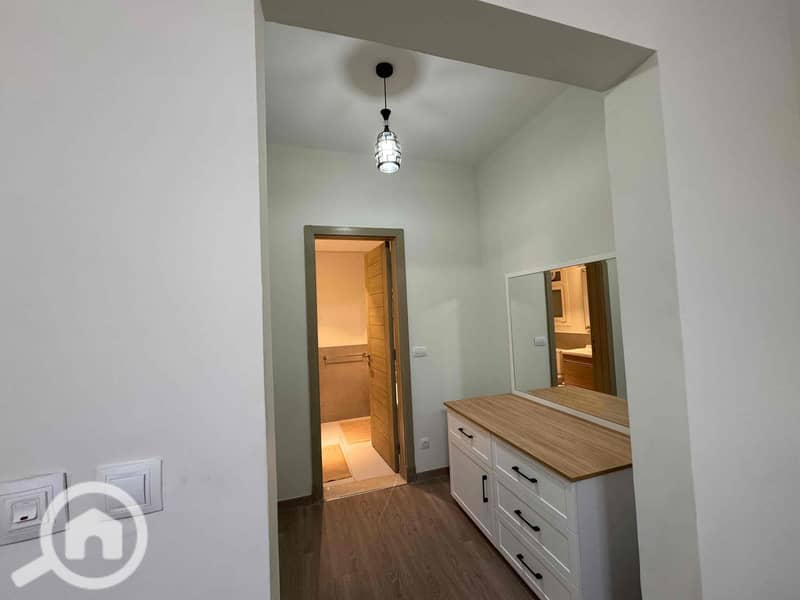 4 367c6b18-6d60-47d9-9898-46b5f0131cdb. jpg