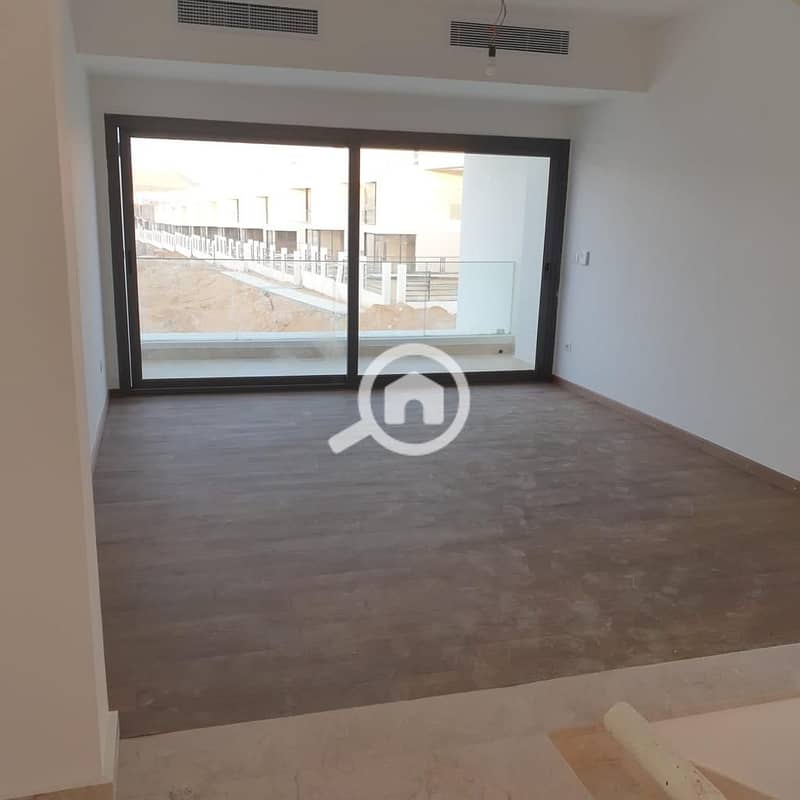 8 b8013442-1618-4174-bd30-d7611b6af60f. jpg