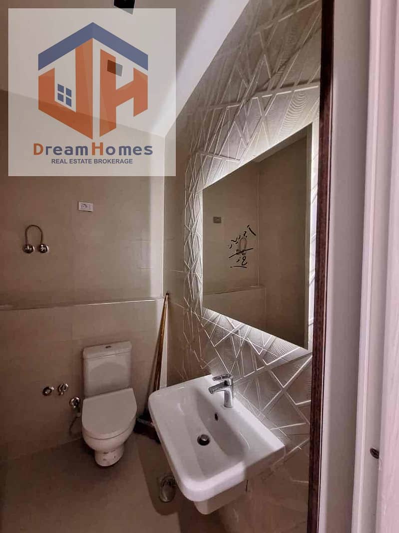 3 b63af464-a0d9-4c74-a6b5-5d3d63050b27. jpg