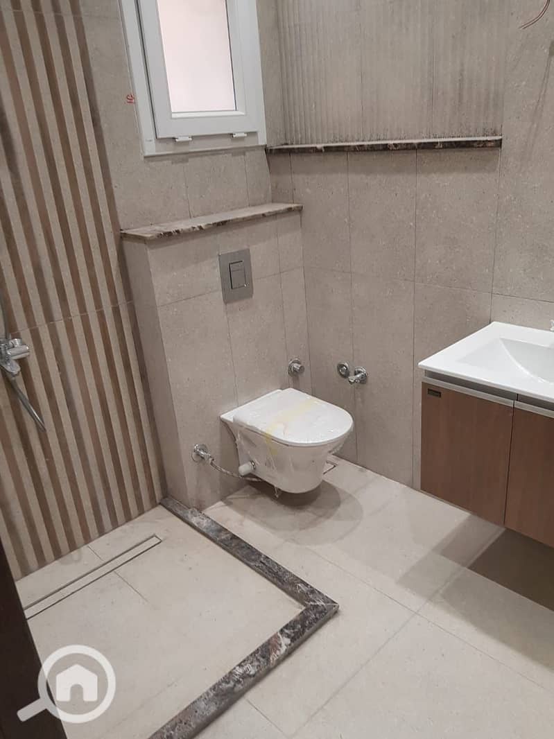 10 WhatsApp Image 2025-10-28 at 19.40. 38_1e20903a. jpg